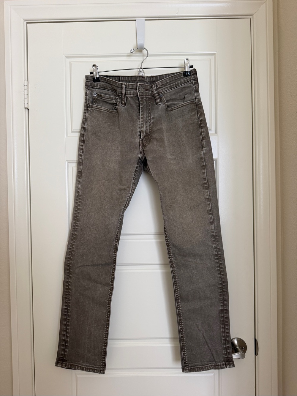 Levi's Men's Slim Straight Jeans in Grey